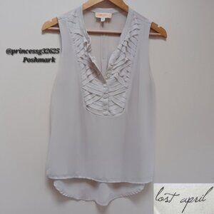 𝓵𝓸𝓼𝓽 𝓪𝓹𝓻𝓲𝓵 White Blouse M